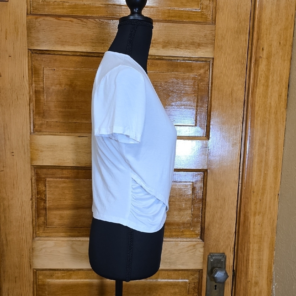Flirty Girl Vetior White Wrap Short Sleeve Cropped Tee L - Picture 3 of 5